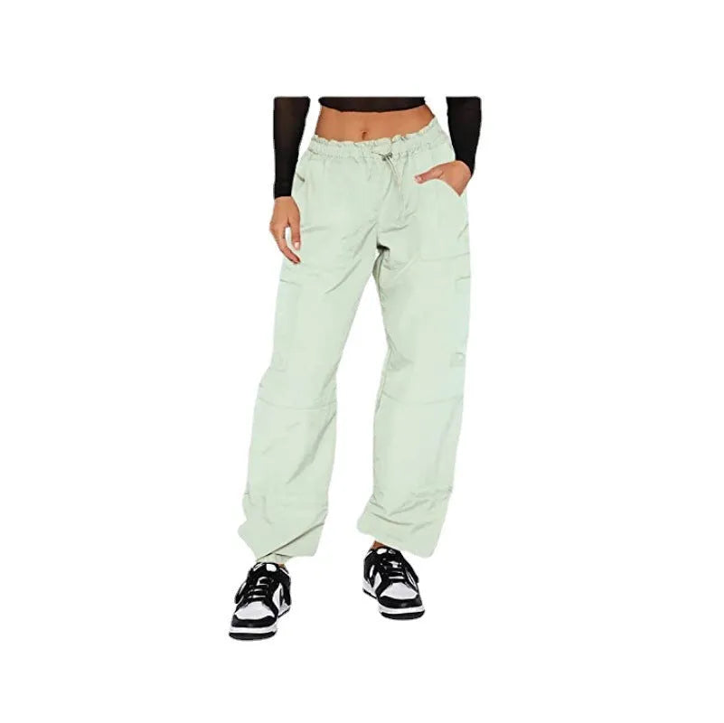 Loose-fit straight-leg cargo casual pants in khaki colour with multiple pockets.