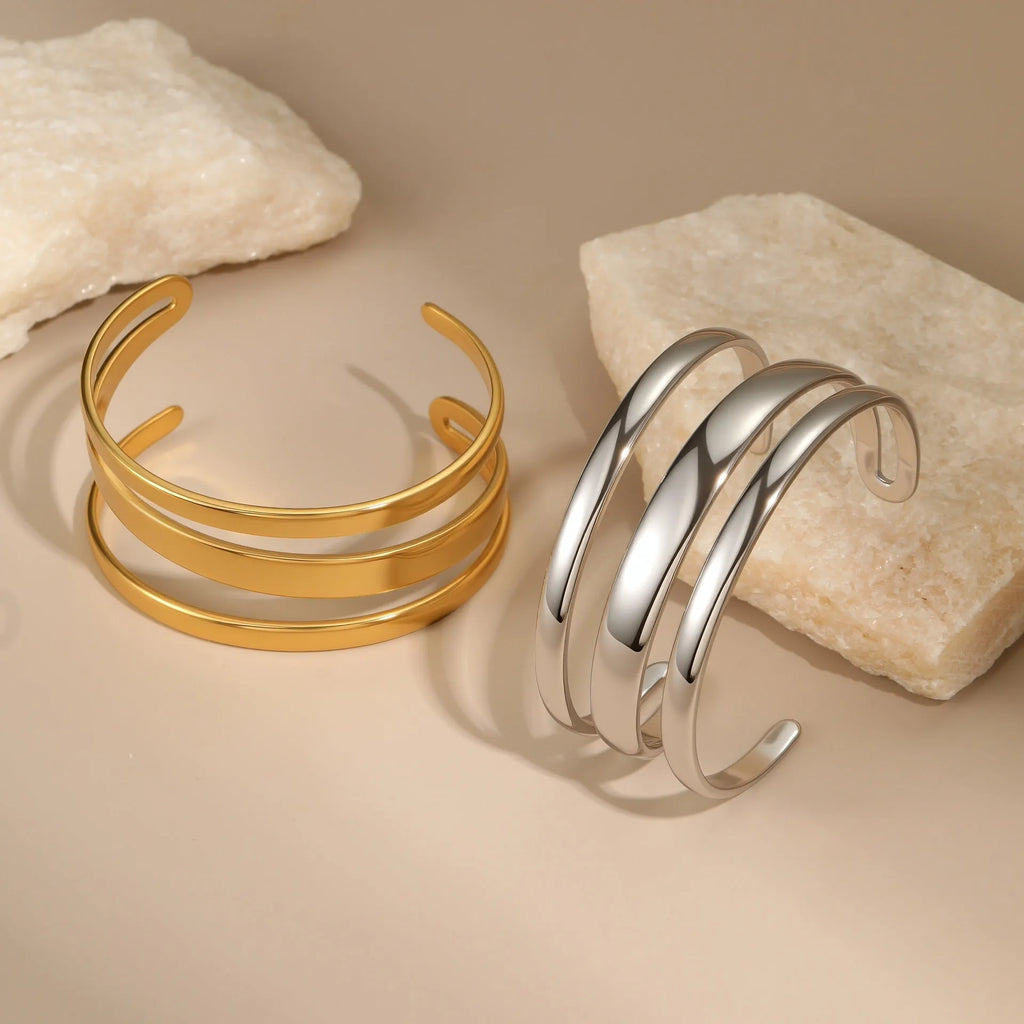 Stainless steel women's bracelet with geometric lines and simple opening clasp in gold or steel finish