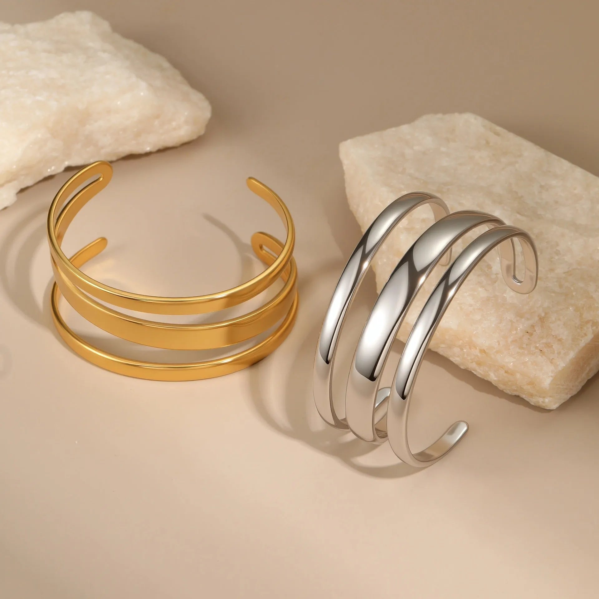 Stainless steel women's bracelet with geometric lines and simple opening clasp in gold or steel finish