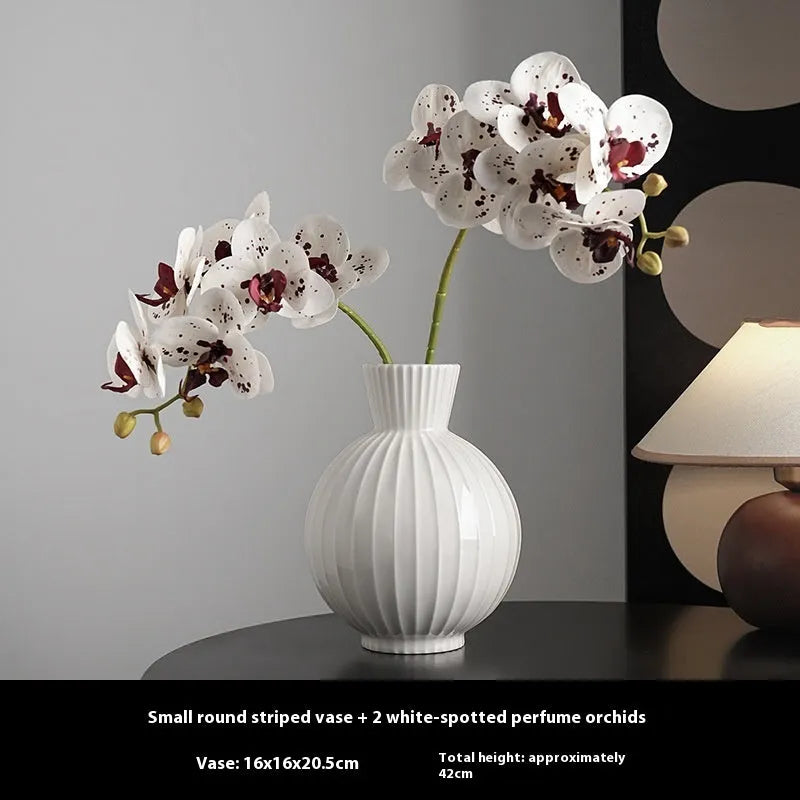 White striped ceramic ball vase with American country design for table decoration