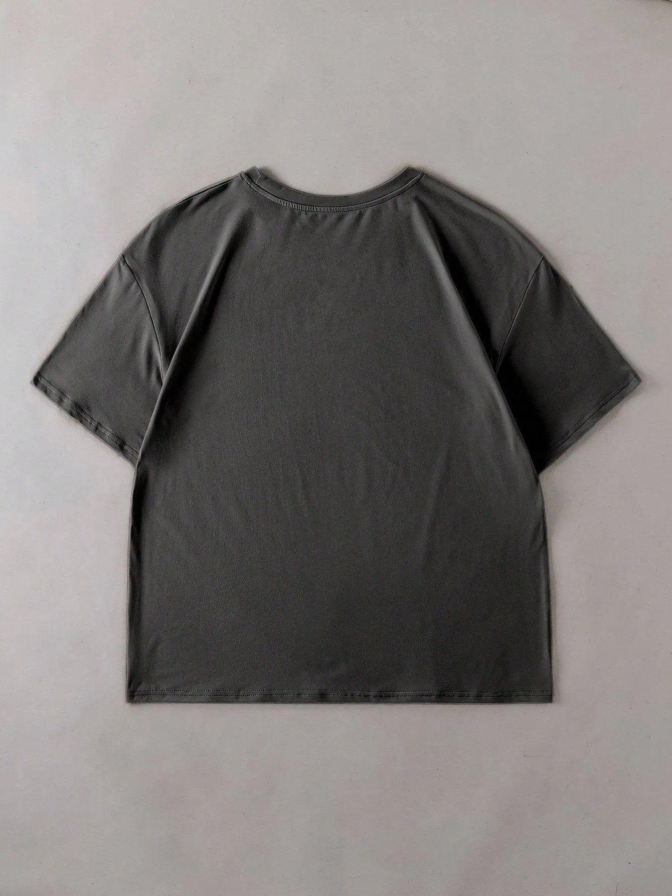 Loose fit cotton T-shirt with round neck and short sleeves in various colours