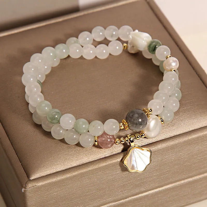 Emerald green crystal bracelet with ginkgo leaf pendant and gold-plated rhinestone details