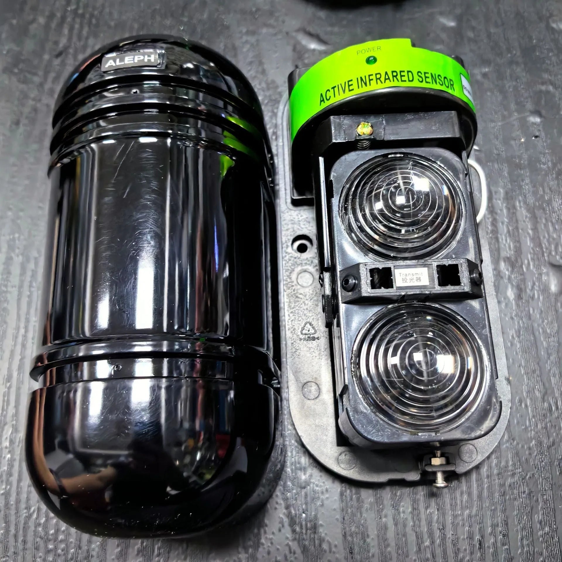 Black infrared anti-theft alarm with two detectors for 150 metre perimeter security