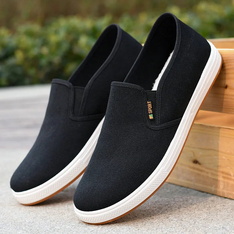 Men's low-top canvas slip-on shoes with round toe and injection moulded sole