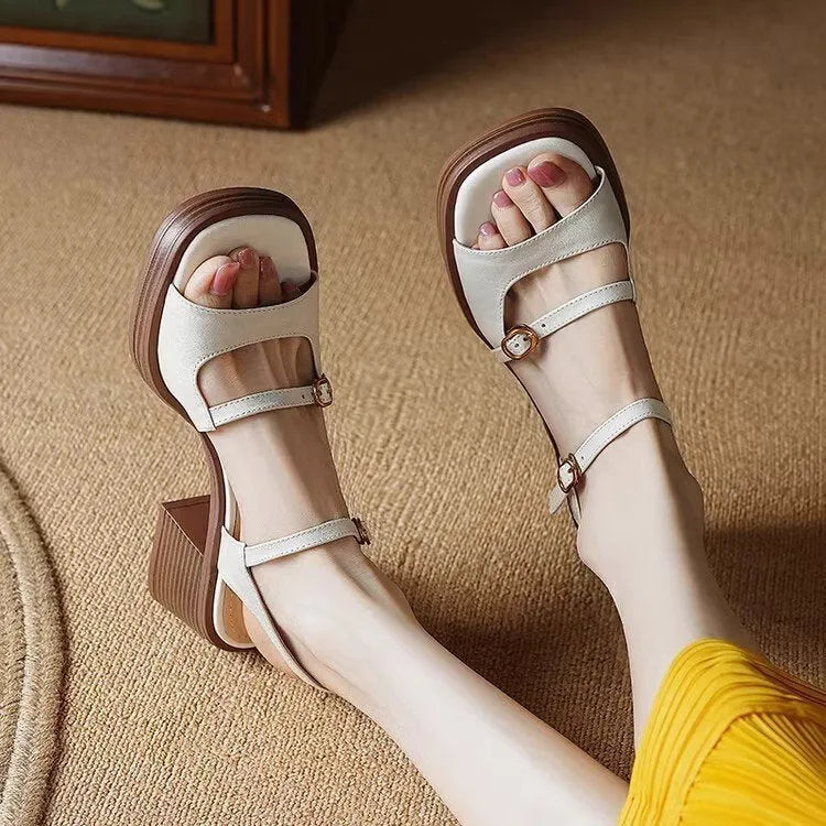 Women's retro platform sandals with open square toe and pointed bracket in beige and brown colours