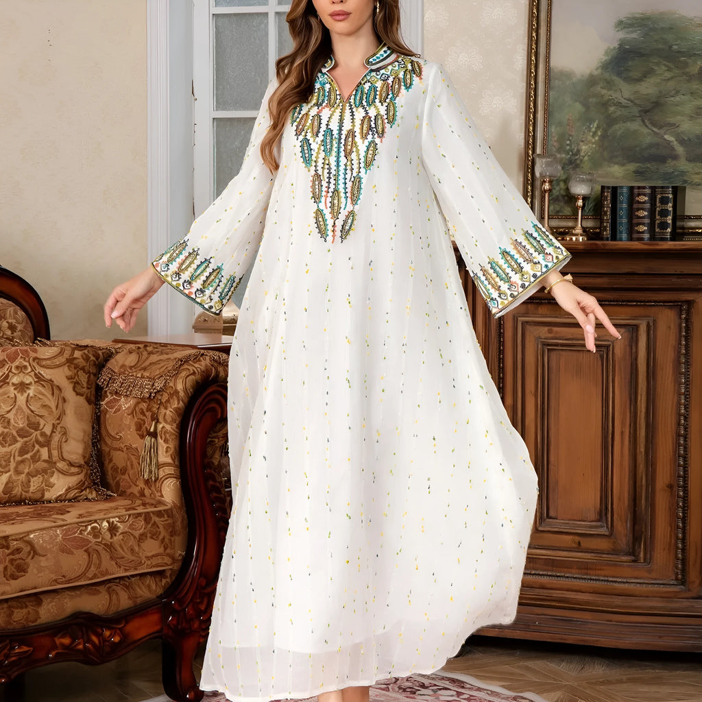 White Arabic robe with long sleeves and floor-length skirt, traditional kaftan design