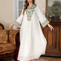 White Arabic robe with long sleeves and floor-length skirt, traditional kaftan design