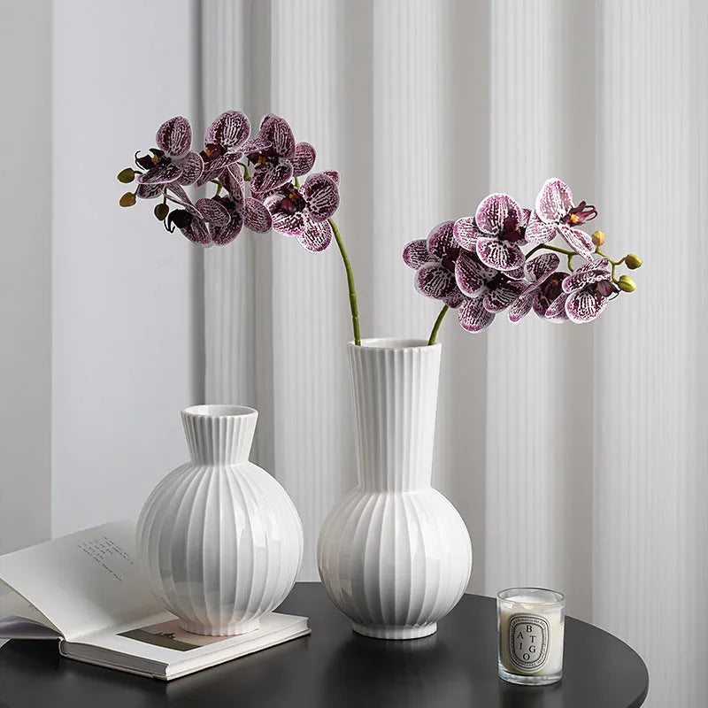 White striped ceramic ball vase with American country design for table decoration