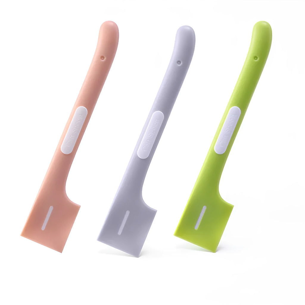 Green pet feeding spoon with long handle for canned cat and dog food
