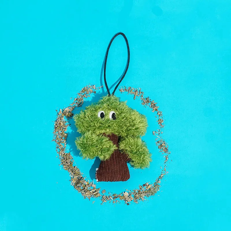 Pine tree-shaped cat toy pendant bag with mint filling for biting and grinding, shown in three size options.