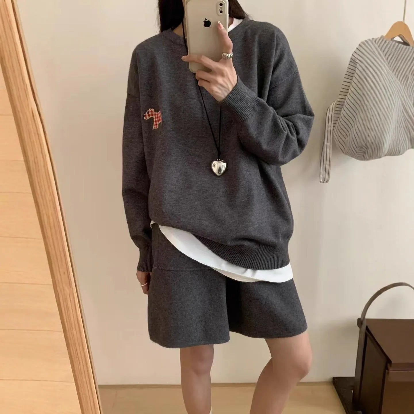 Women's knitted sweater shorts suit two-piece set with animal embroidery in imitation cashmere fabric