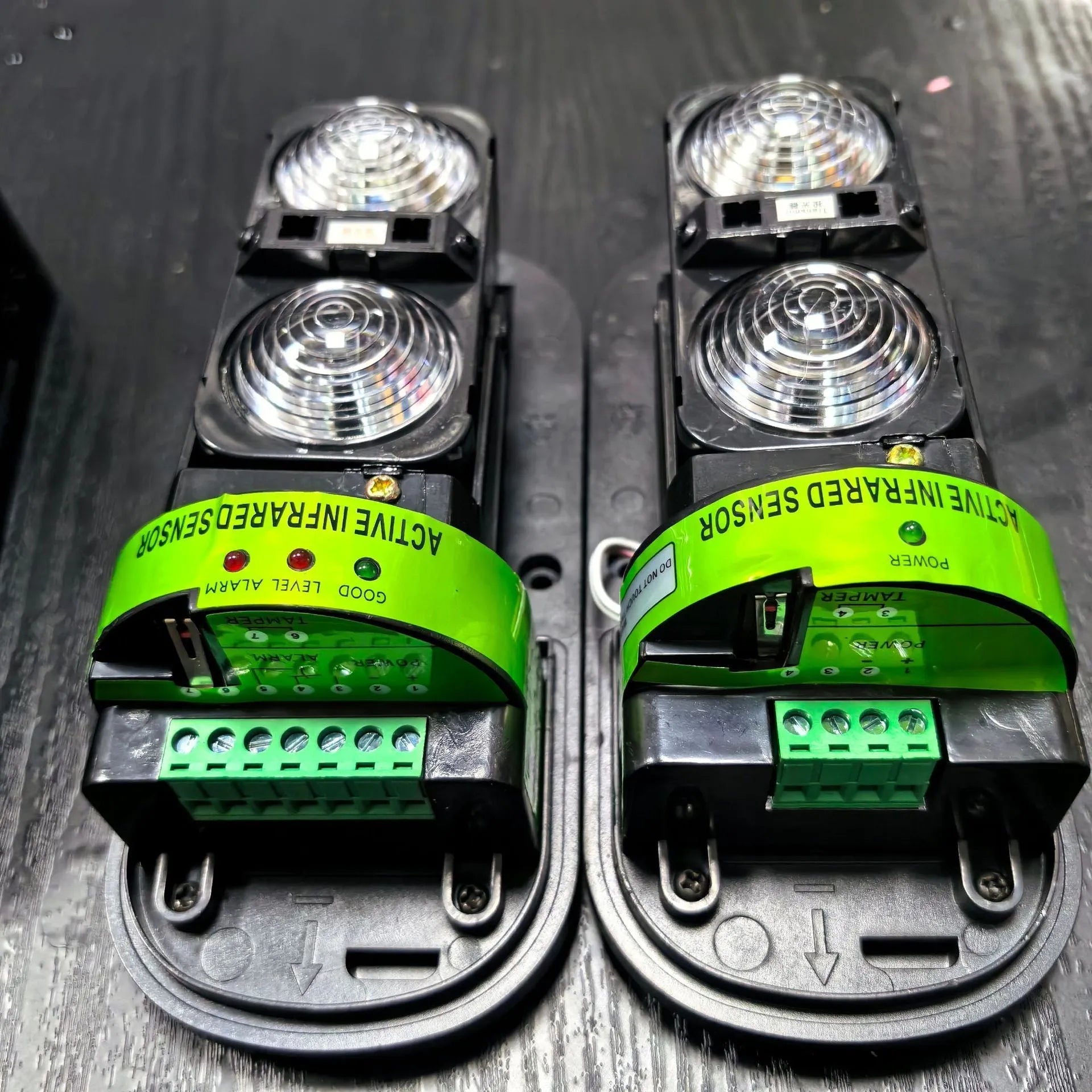 Black infrared anti-theft alarm with two detectors for 150 metre perimeter security