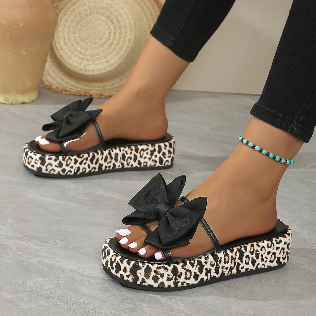 Women's leopard print platform beach slippers with thick sole in black colour