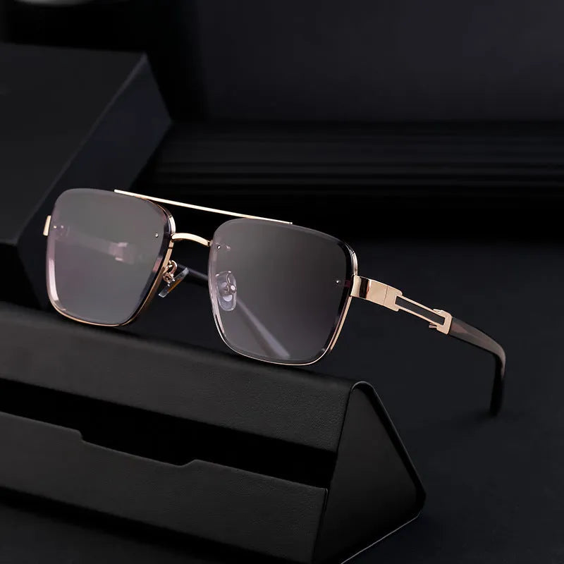 Men's vintage sunglasses with UV protection and a lightweight PC frame in a gold and grey colour option.