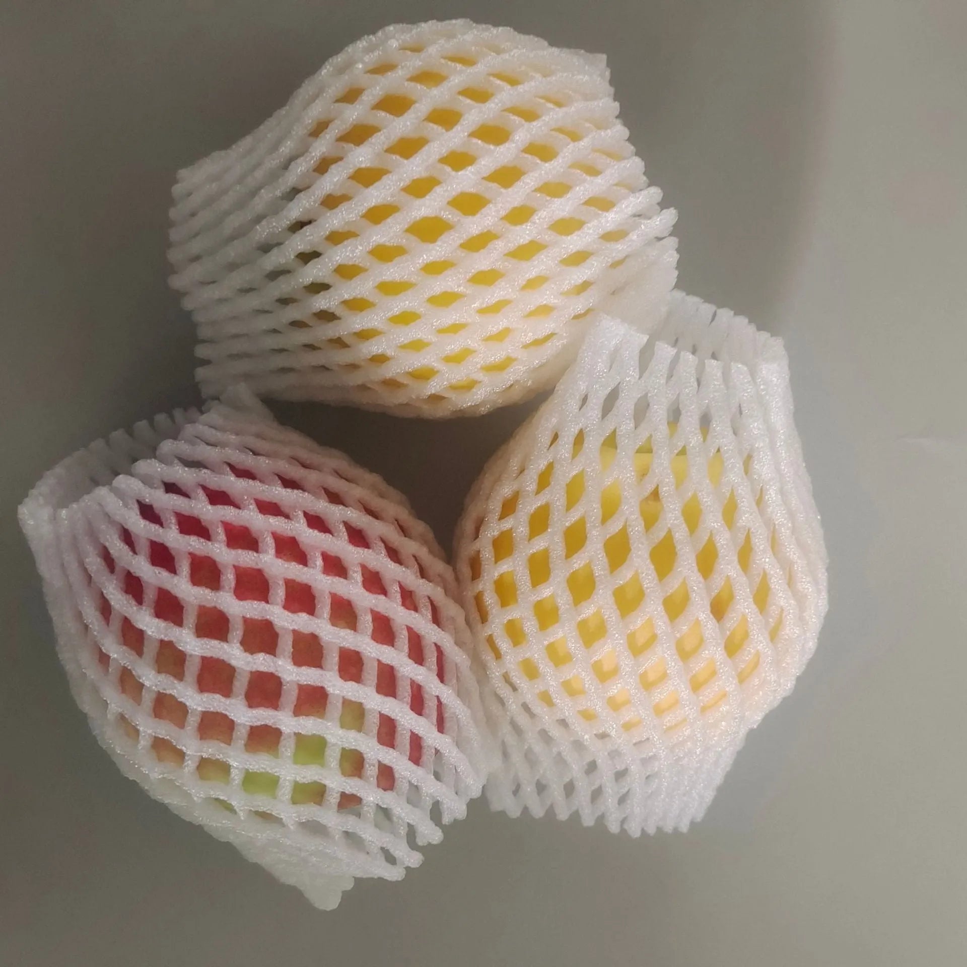 White foam net protective cover for fruit packing with hybrid shockproof design
