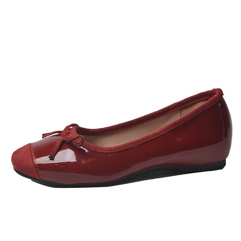 Women's retro ballet flats in Mary Jane style with square toe and ankle strap in multiple colours