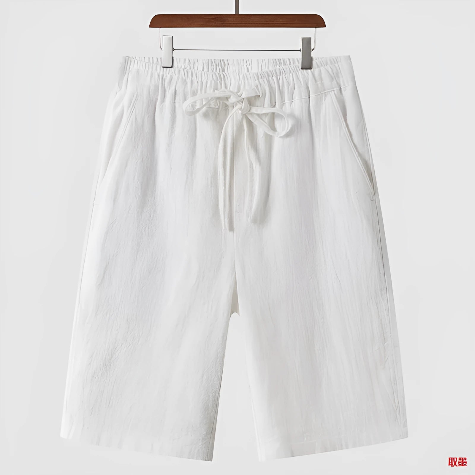 Men's loose-fit linen shorts in cropped length with elastic waistband