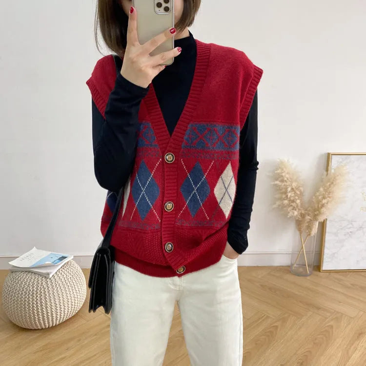 Loose sleeveless cardigan top with diamond plaid pattern in khaki, navy blue, or red colour
