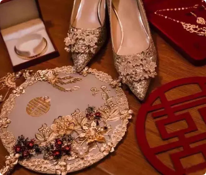 Xiuhe champagne bridal shoes with rhinestone flower pattern, pointed toe, and fine heel.