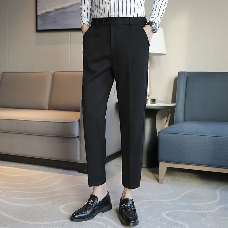 Straight-leg corduroy trousers in Retro Brown colour with elasticated waistband