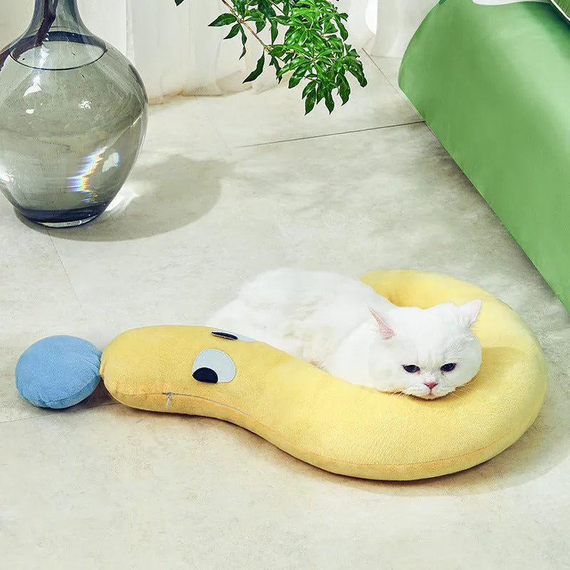 Blue and yellow rectangular pet sleeping pillow for cats and dogs, measuring 62 by 39 centimetres.