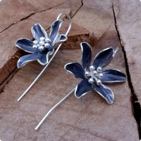 Purple flower-shaped alloy stud earrings with retro design and nickel-free posts