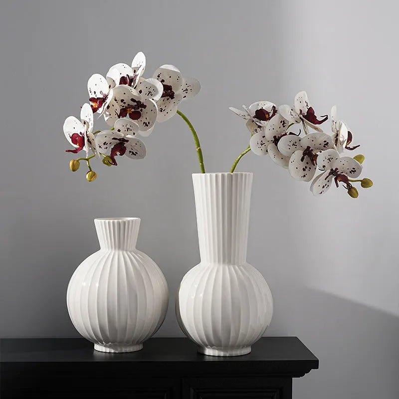 White striped ceramic ball vase with American country design for table decoration