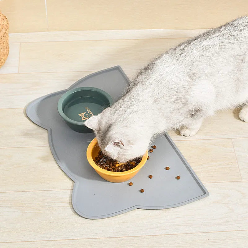 Silicone pet feeding mat with cat head shape design in blue colour for dog and cat bowls