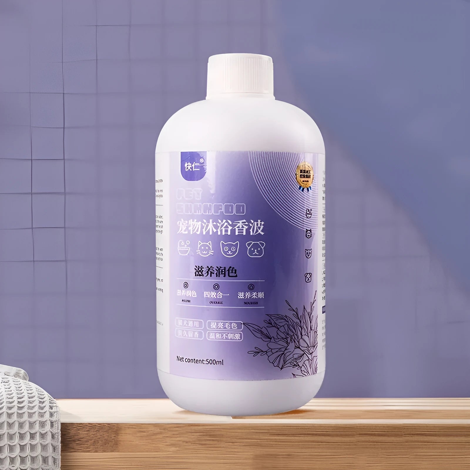500ml bottle of pet antibacterial anti-mite shower gel with deodorant and anti-itching formula for dogs and cats