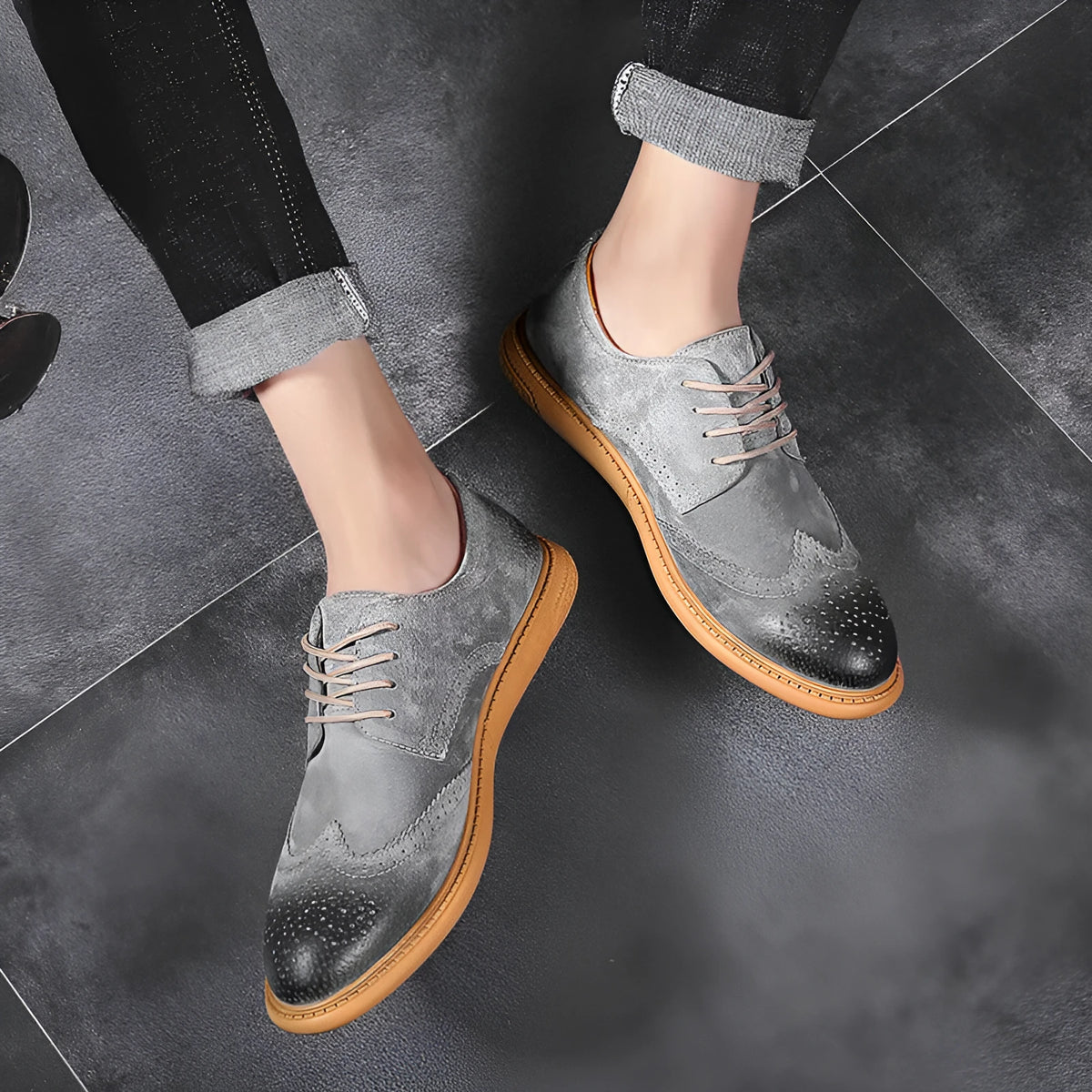 Men's business leather shoes in cowhide with lace-up design and rubber soles