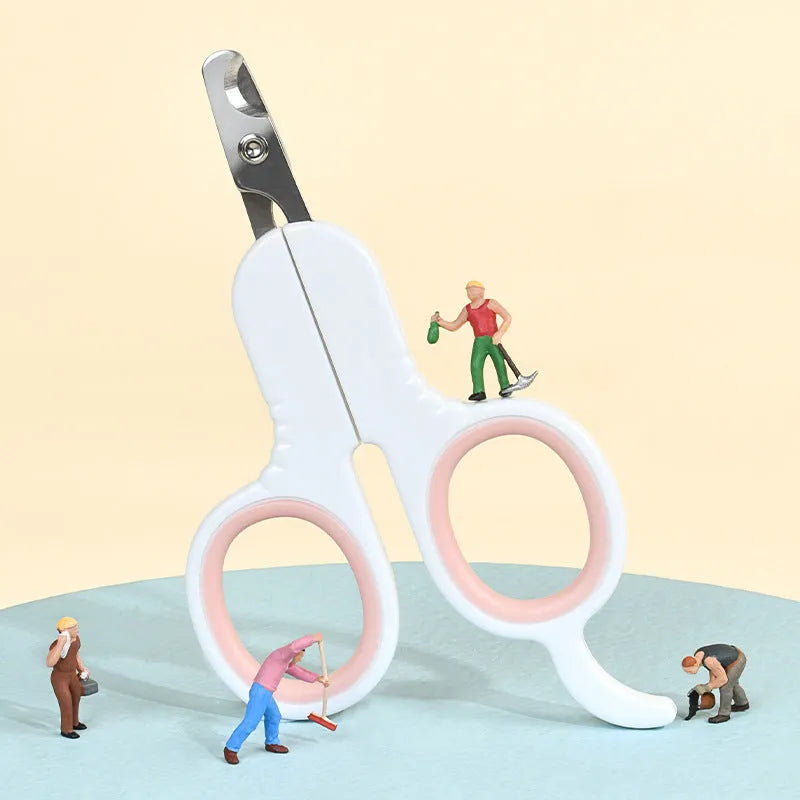 Professional curved pet nail clippers with stainless steel blades and rubber grip for cats and small dogs
