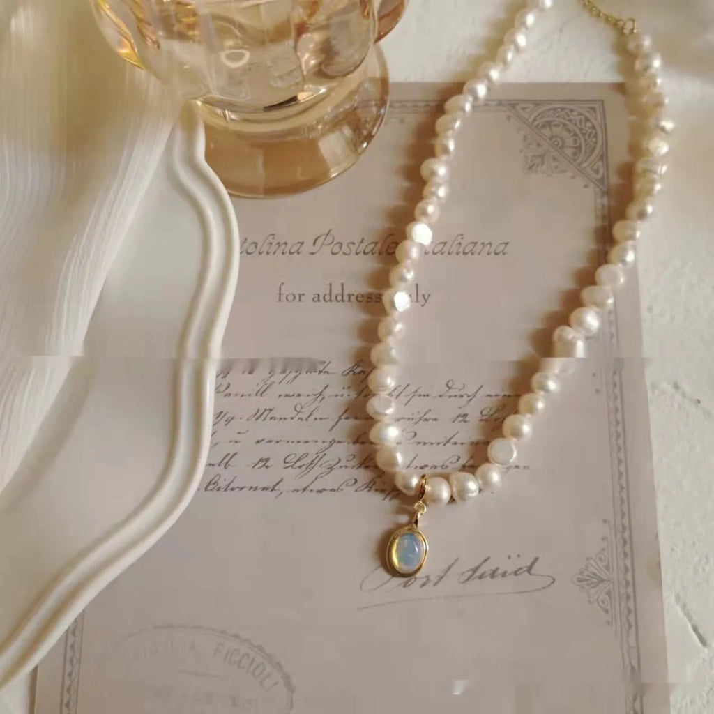 Adjustable vintage pearl necklace with geometric alloy pendant, chain length 21-50cm