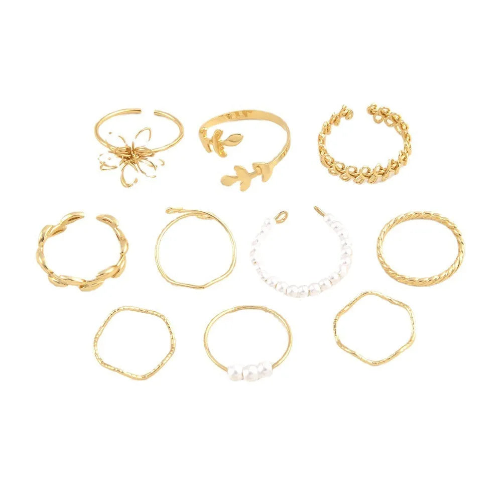 Women's gold coloured openwork flower ring with glossy electroplated finish