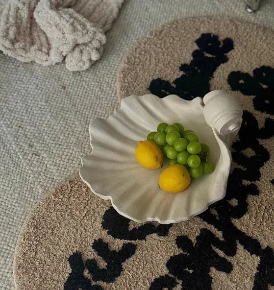 White resin simulation shell fruit plate ornament with light luxury style decorative design