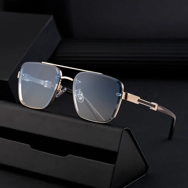 Men's vintage sunglasses with UV protection and a lightweight PC frame in a gold and grey colour option.