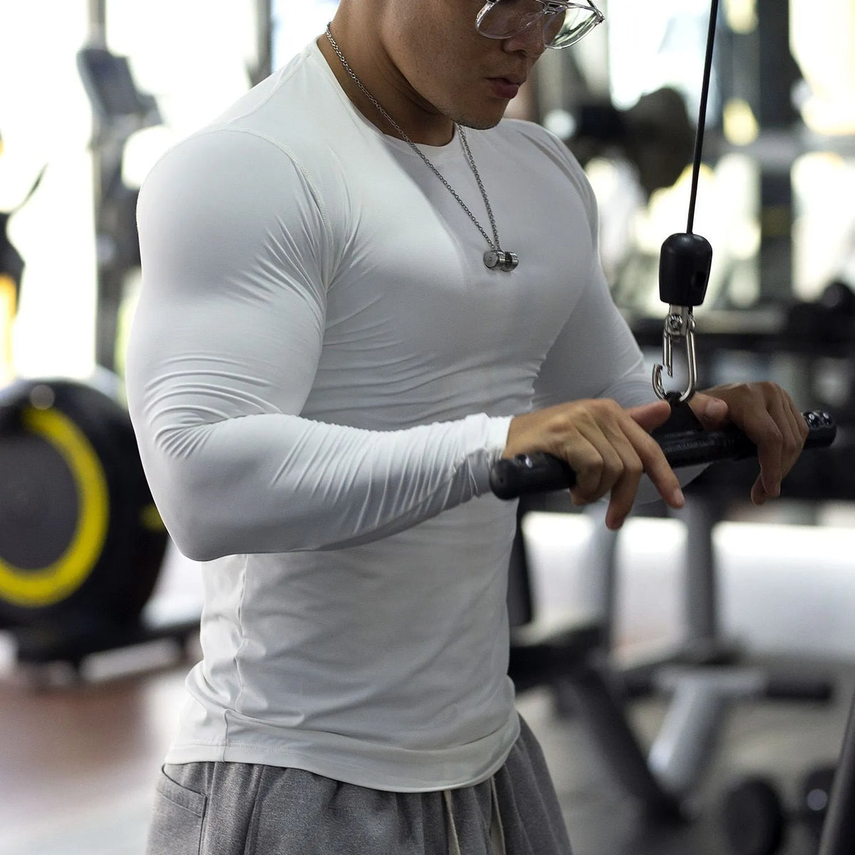 Men's long sleeve black fitness tights with slim fit for running and gym workouts
