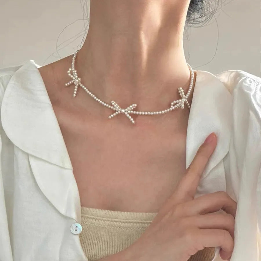 White sweet bow pearl necklace with geometric design on adjustable 31-40cm clavicle chain